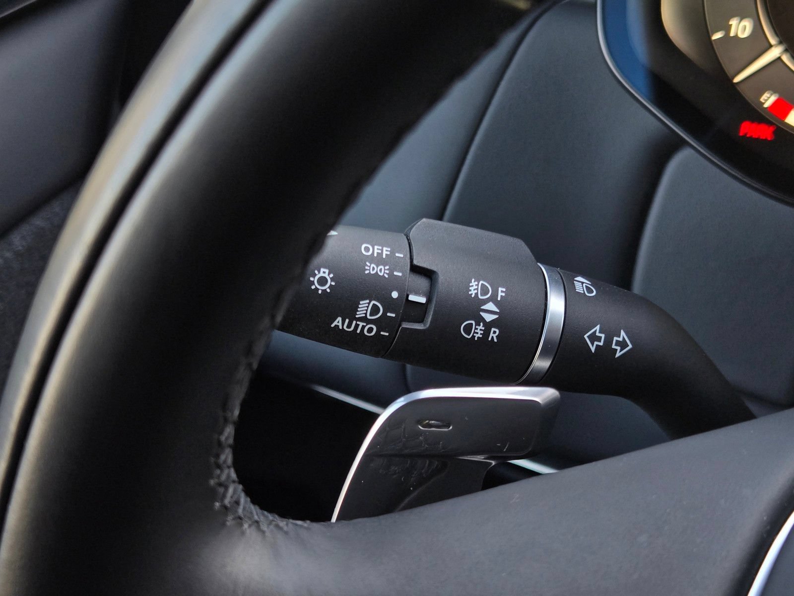 Used 2025 Land Rover Range Rover Sport SE AWD/4WD image 24