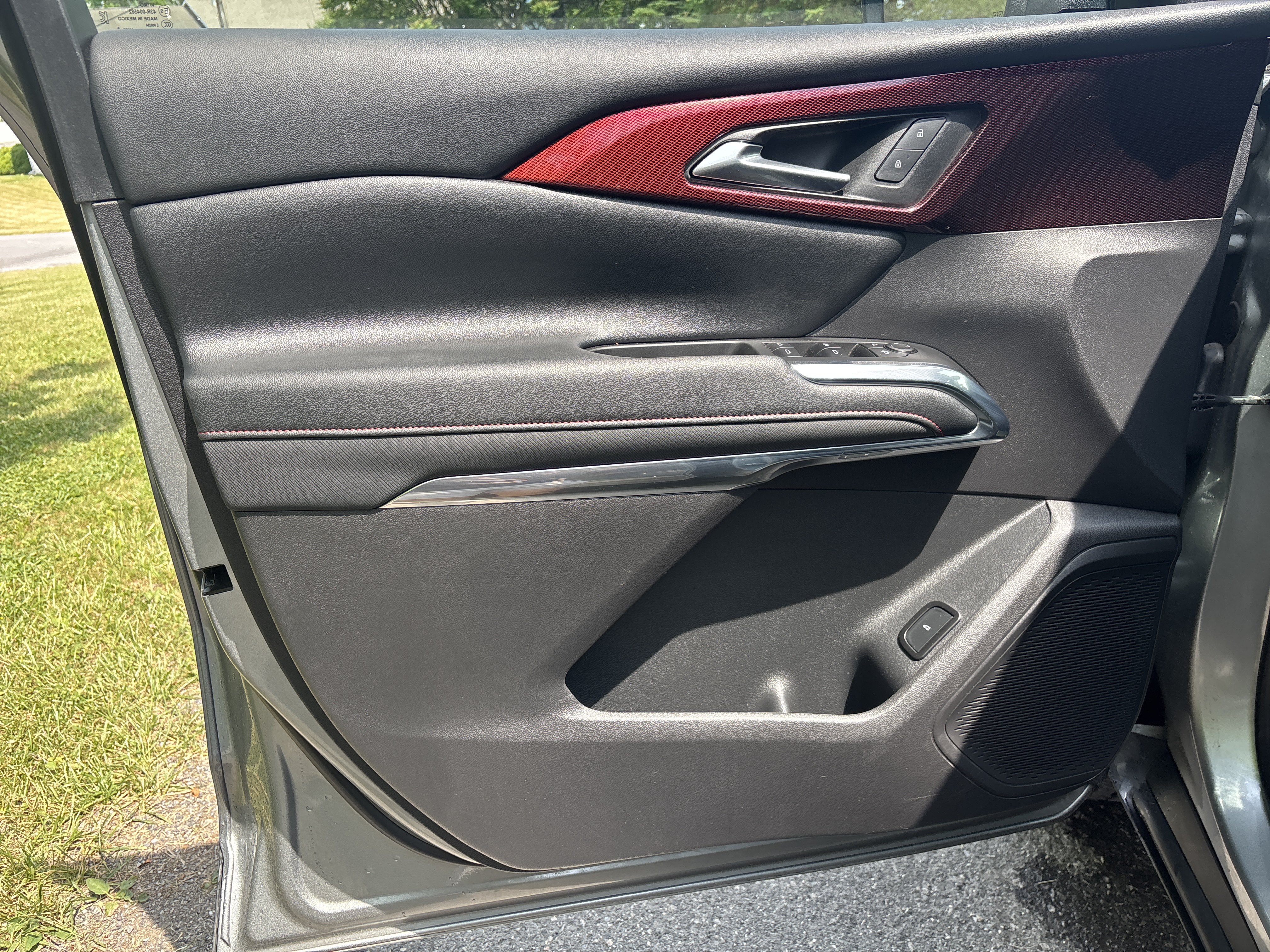 Used 2025 Chevrolet Traverse Z71 AWD/4WD image 17