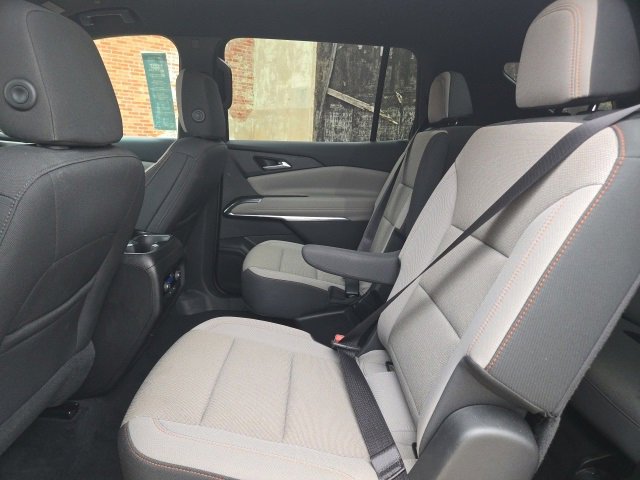 Used 2025 Chevrolet Traverse LT image 13