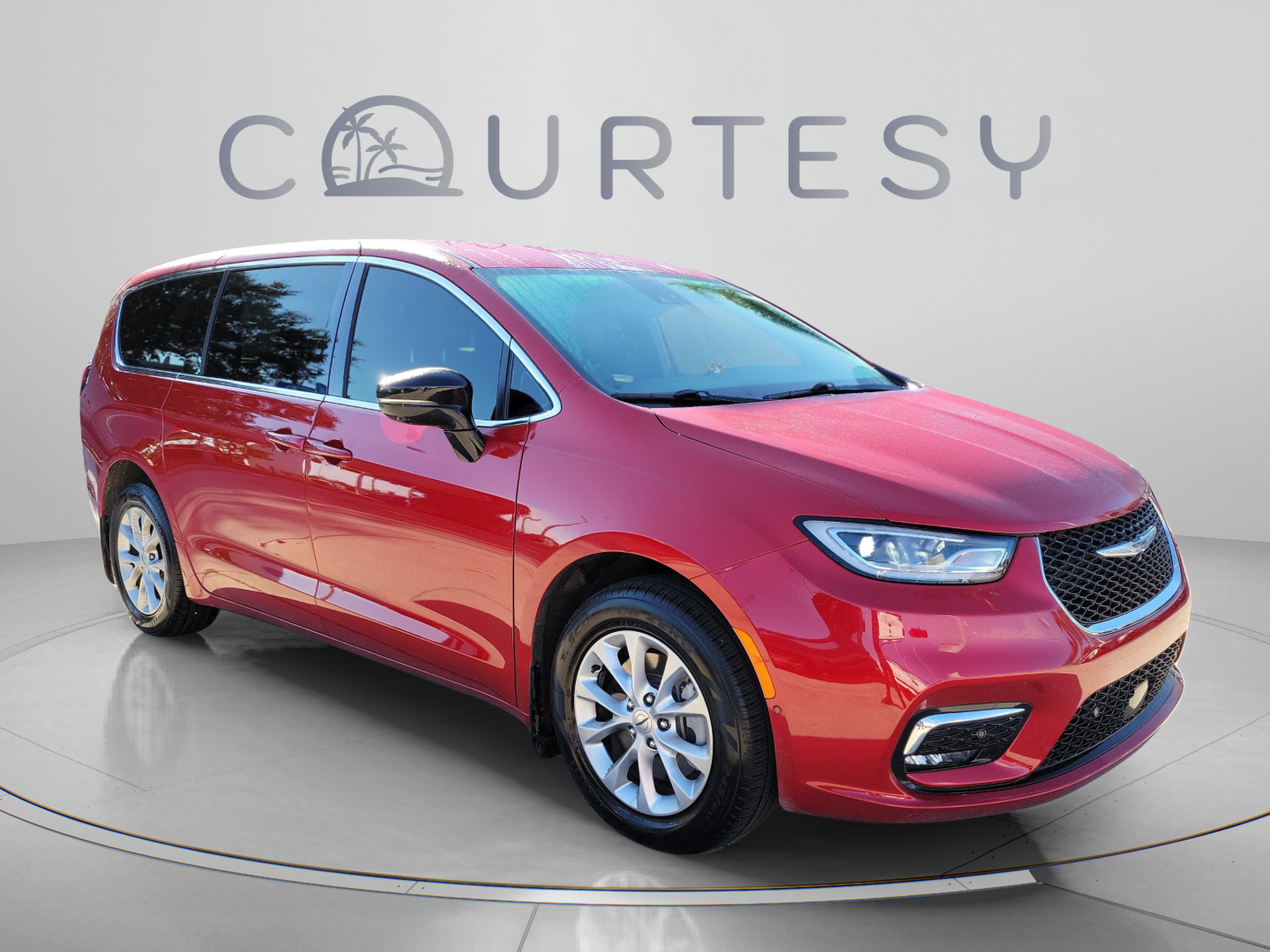 Used 2025 Chrysler Pacifica Select AWD/4WD image 4