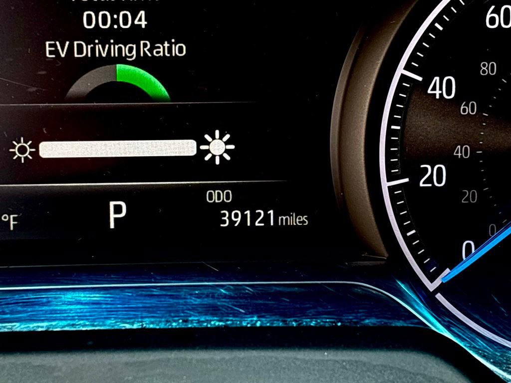 Used 2023 Toyota Venza LE image 24