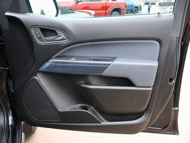 Used 2019 Chevrolet Colorado Z71 w/ Z71 Midnight Edition AWD/4WD image 11
