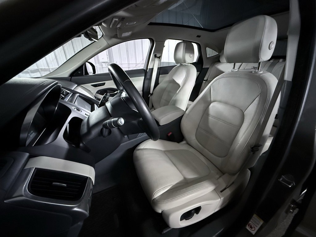 Used 2020 Jaguar E-PACE SE image 18