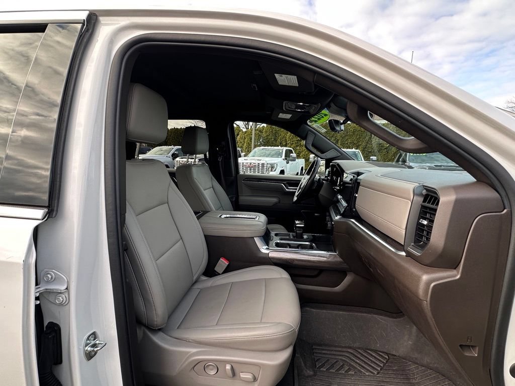 Certified 2022 Chevrolet Silverado 1500 LTZ w/ LTZ Premium Package AWD/4WD image 10