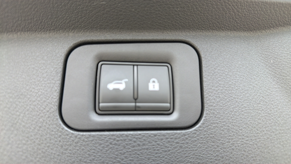 Certified 2025 Nissan Armada SL w/ Captain's Chari Seat Package AWD/4WD image 19
