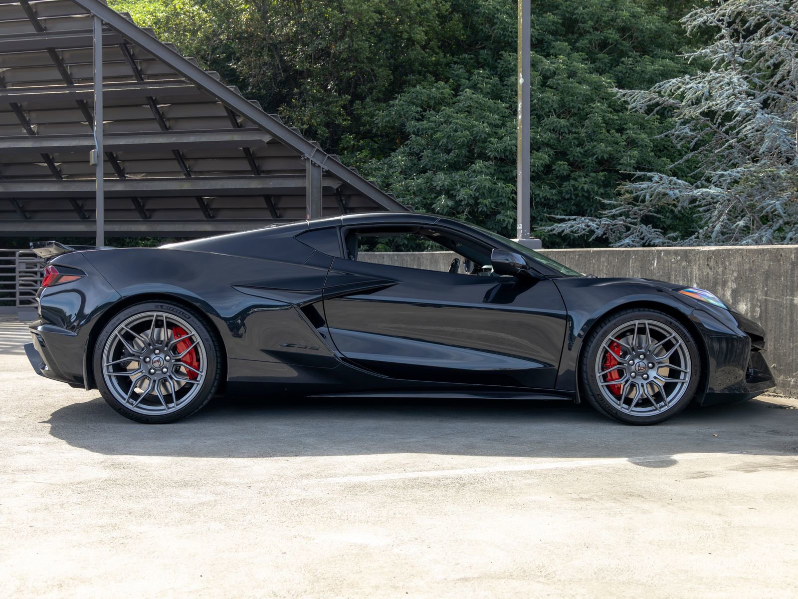 Used 2024 Chevrolet Corvette Z06 w/ Stealth Interior Trim Package image 12