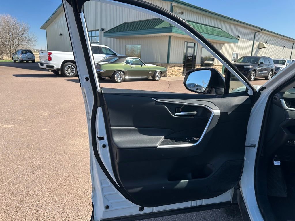 Used 2019 Toyota RAV4 XLE w/ Convenience Package AWD/4WD image 11