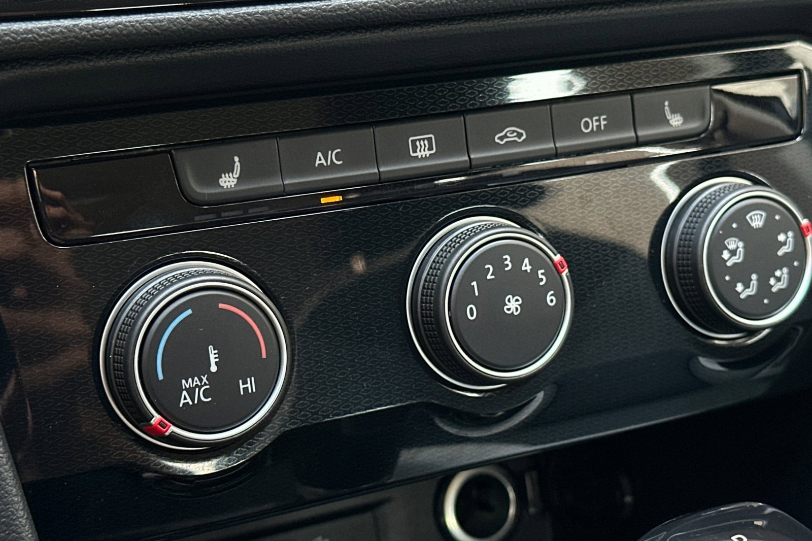 New 2025 Volkswagen Taos S image 18