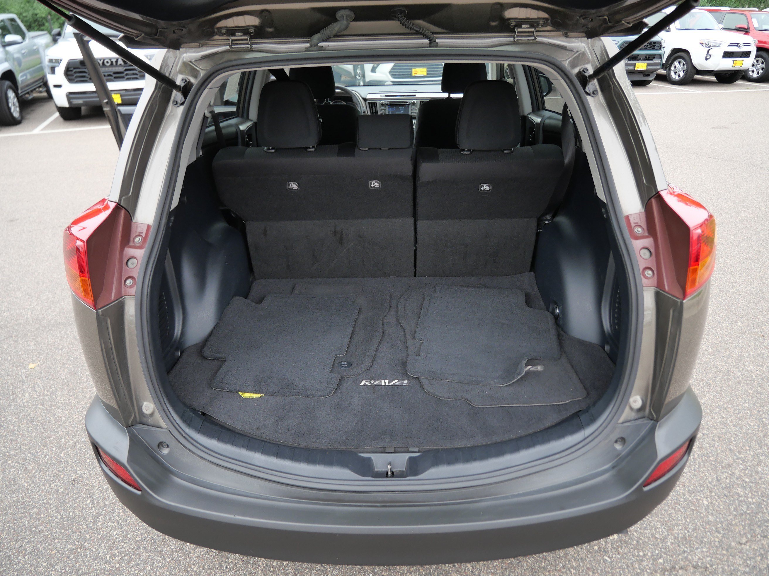 Used 2015 Toyota RAV4 LE AWD/4WD image 18
