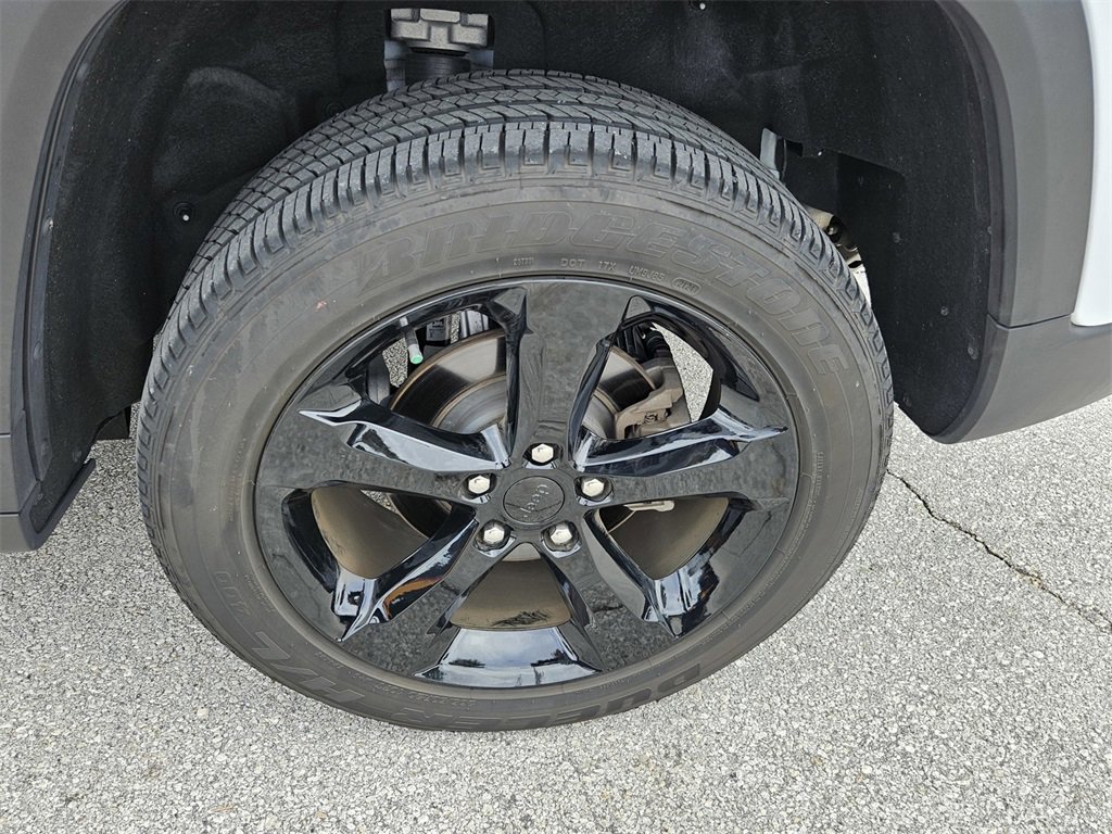 Used 2024 Jeep Grand Cherokee Altitude image 40