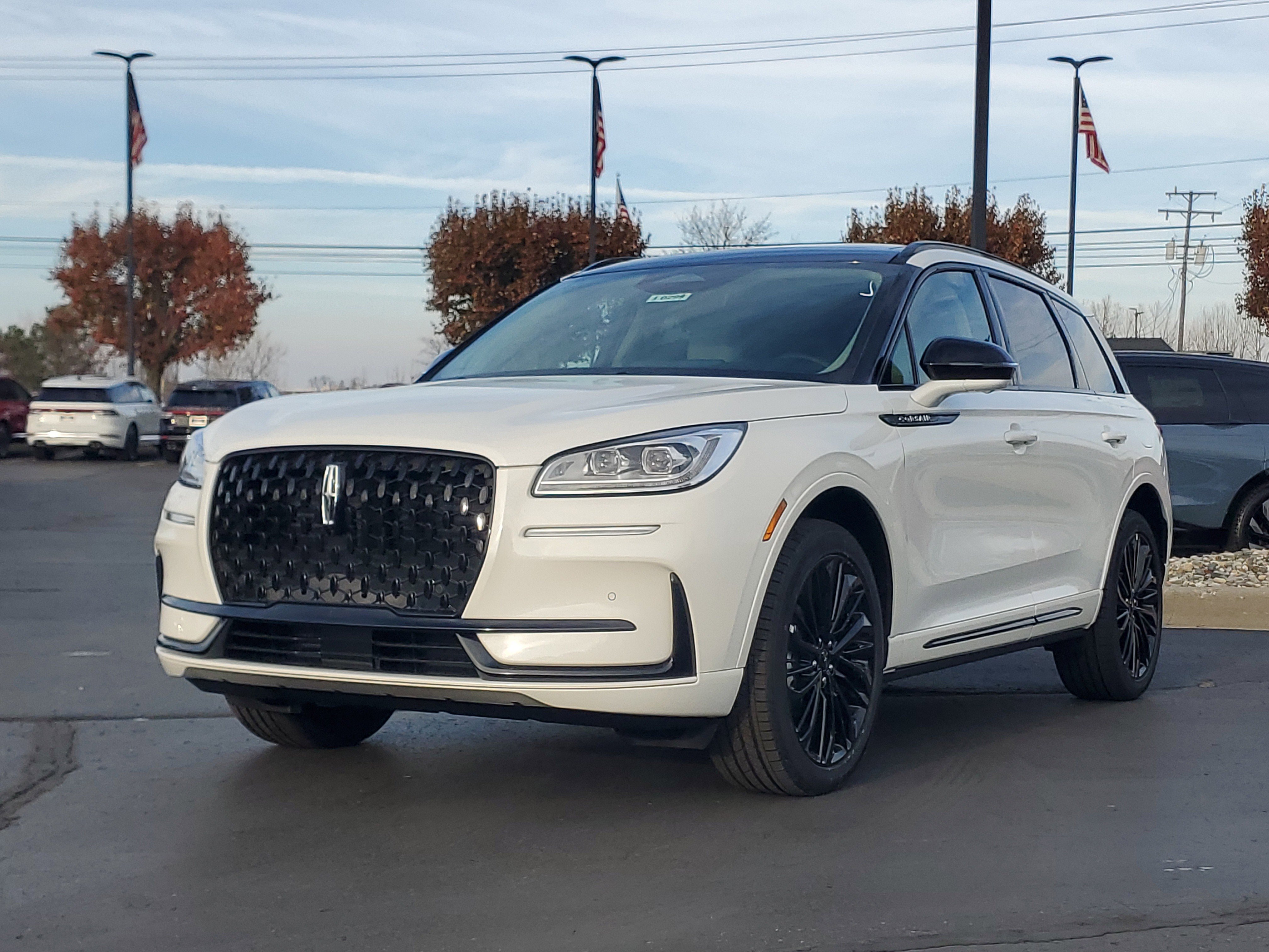 New 2026 Lincoln Corsair Reserve w/ Jet Appearance Package image 2