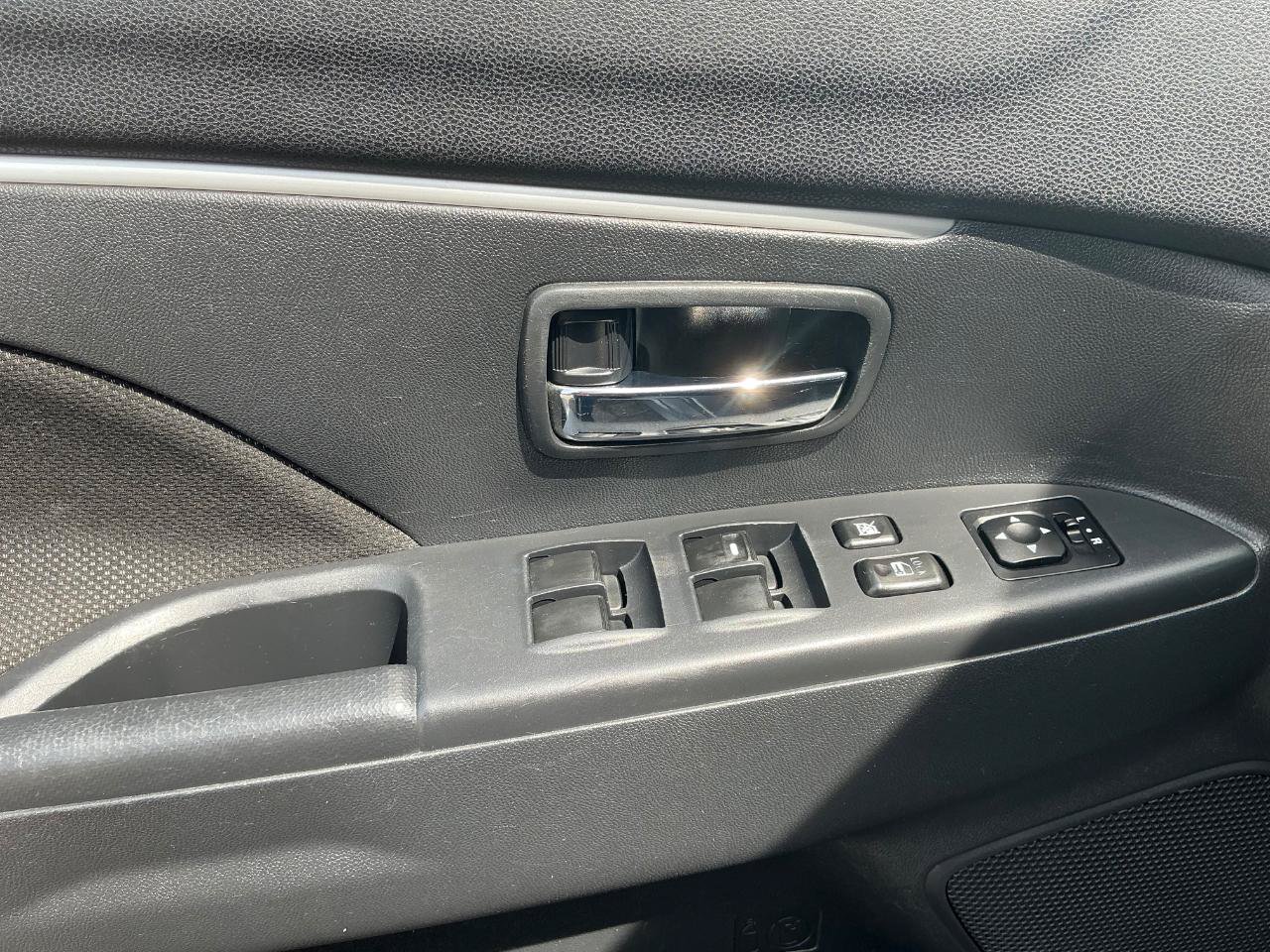 Used 2012 Mitsubishi Outlander Sport SE FWD image 15