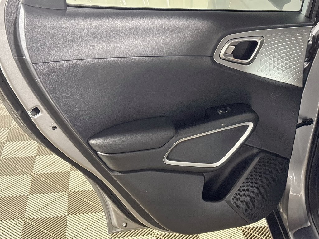 Used 2023 Kia Soul LX w/ LX Technology Package FWD image 18
