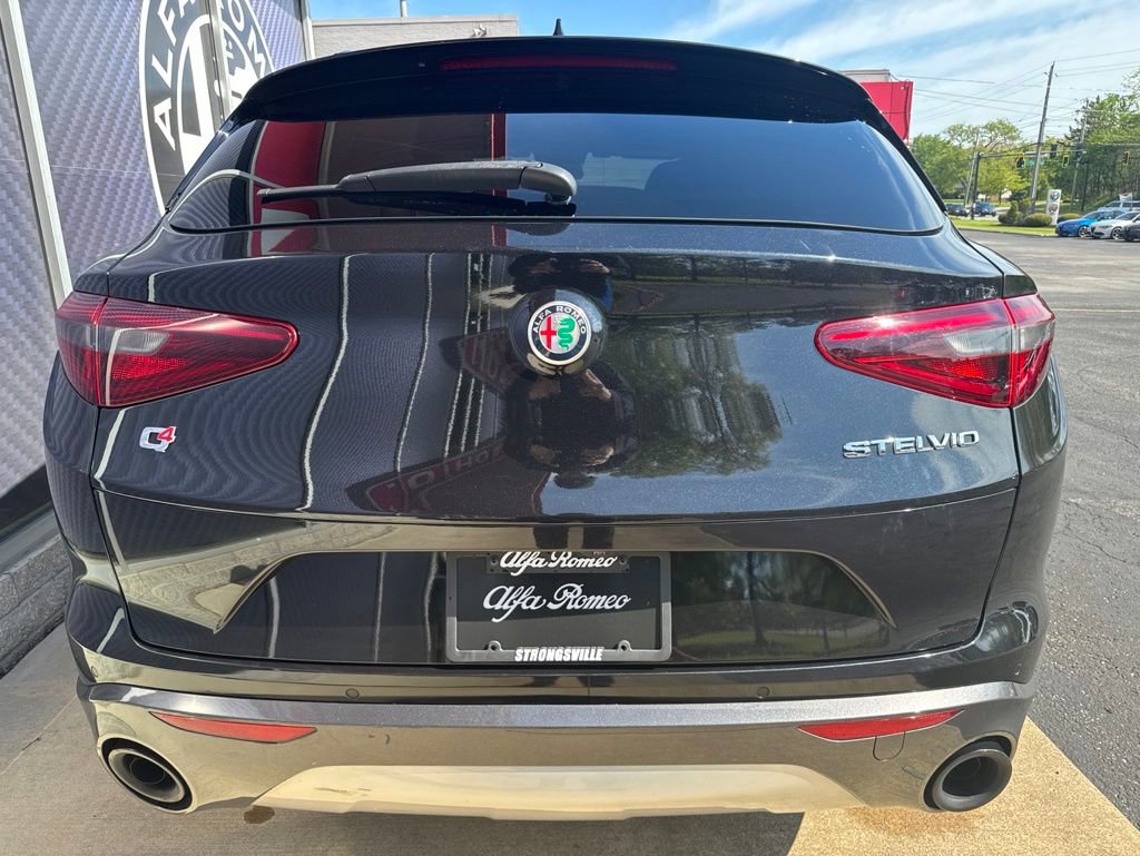 Used 2023 Alfa Romeo Stelvio Ti AWD/4WD image 10