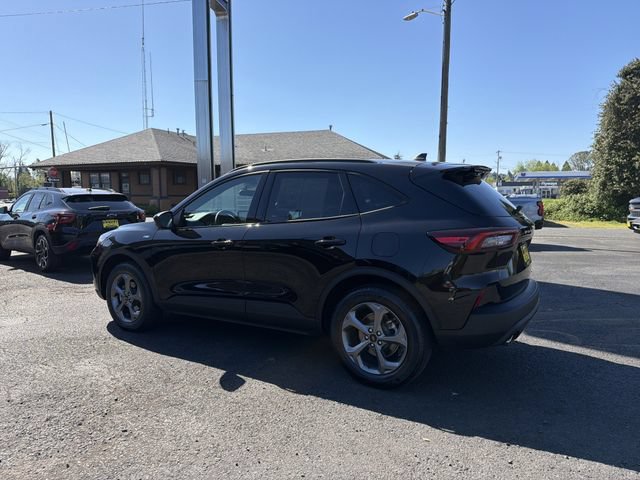 Used 2025 Ford Escape ST-Line Select AWD/4WD image 3