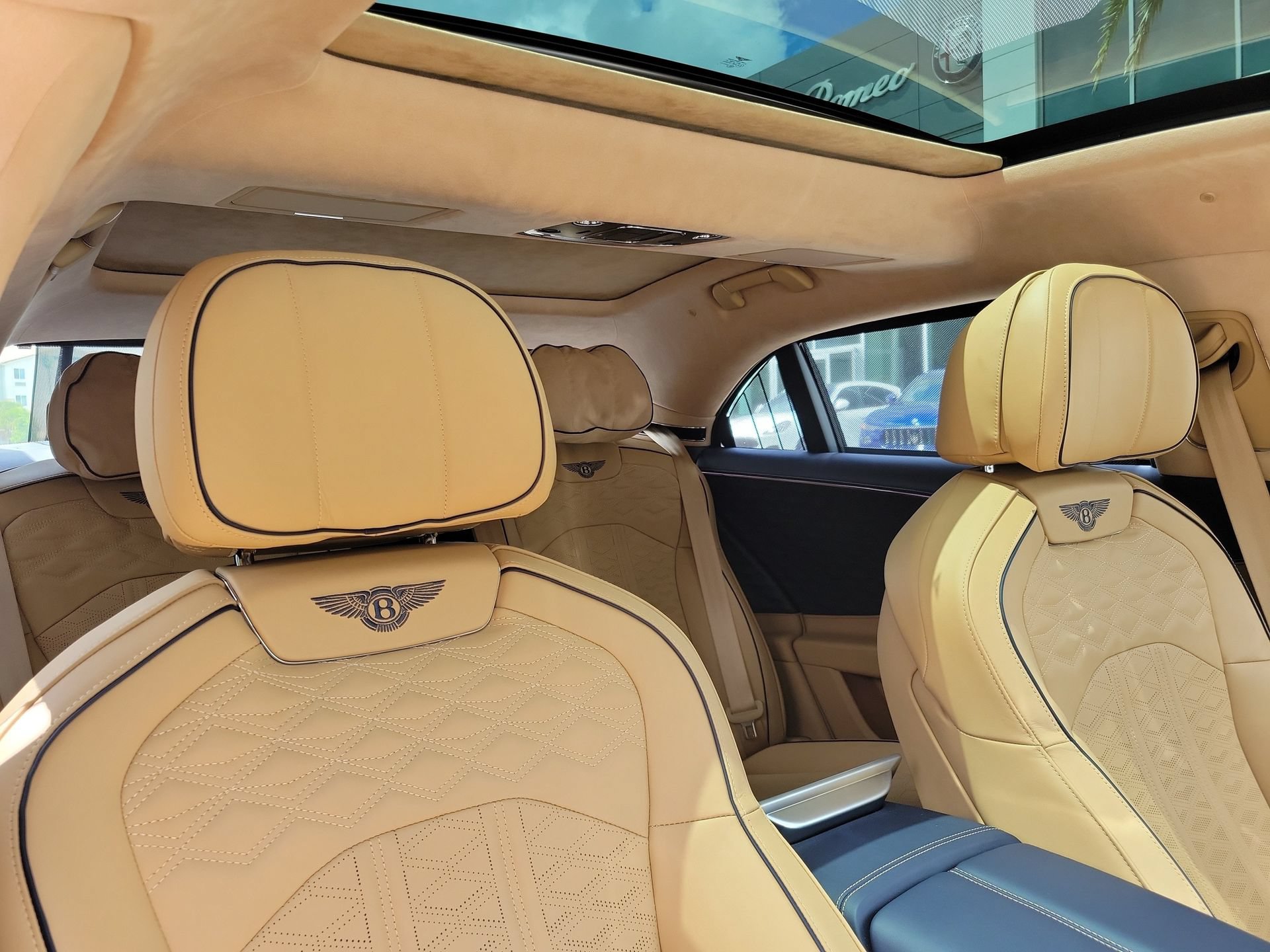 Used 2025 Bentley Flying Spur Plug-In Hybrid AWD/4WD image 28