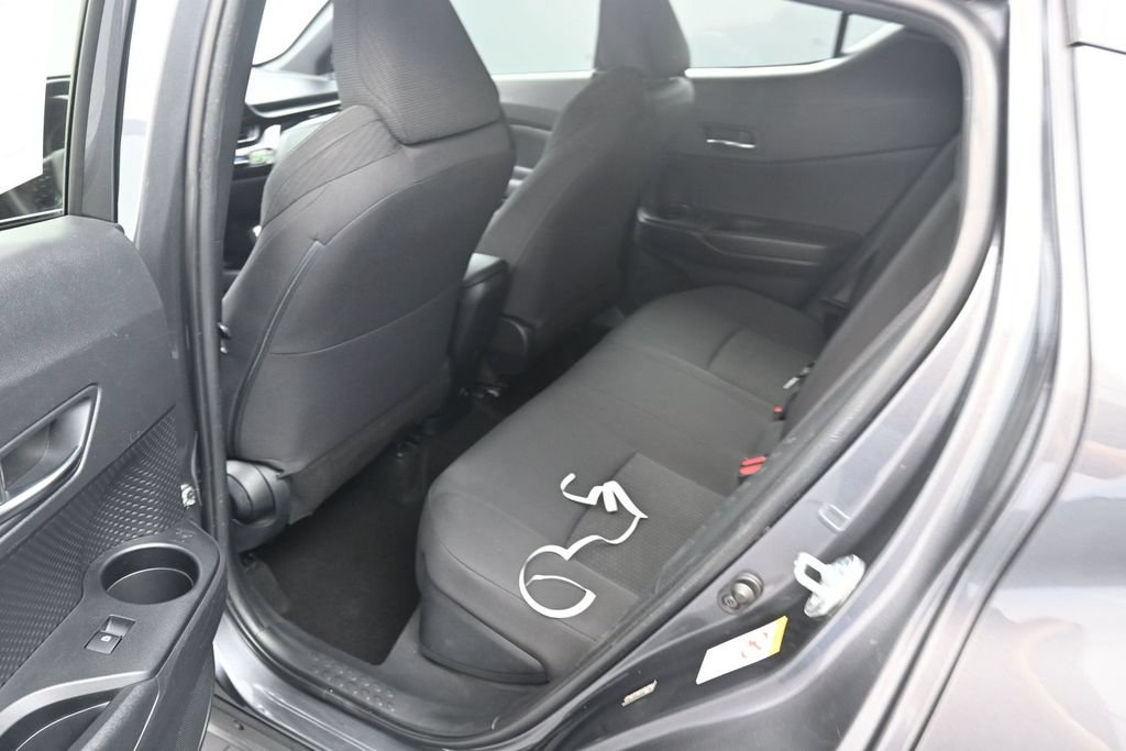 Used 2018 Toyota C-HR XLE FWD image 14