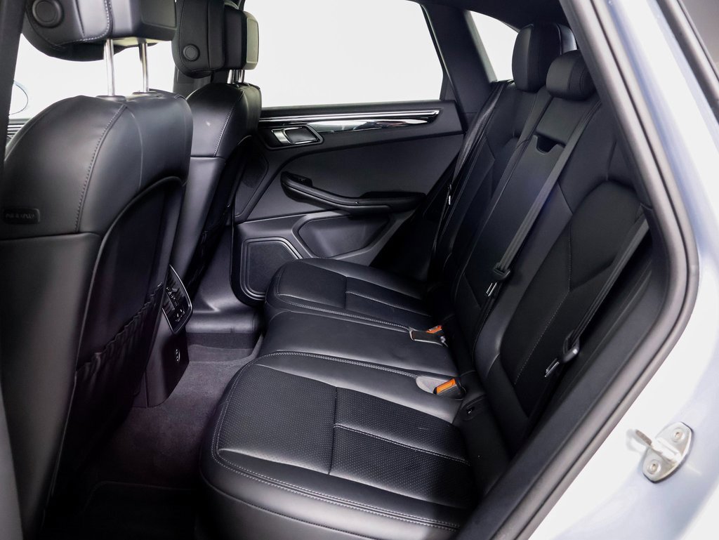 Used 2025 Porsche Macan image 9