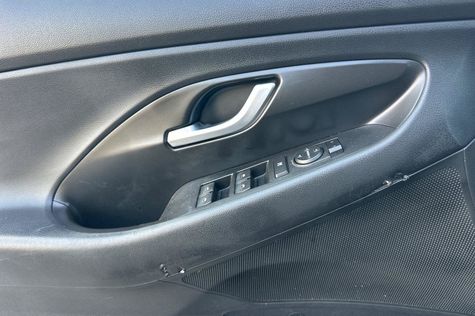 Used 2020 Hyundai Elantra GT FWD image 10