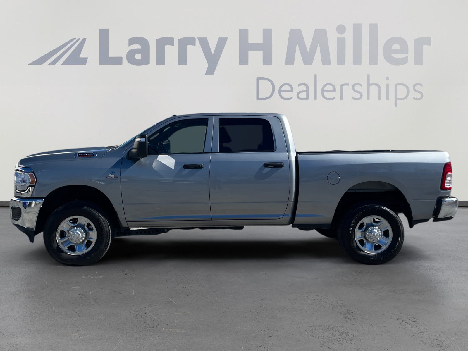 Used 2024 RAM 2500 Tradesman w/ Chrome Appearance Group image 2