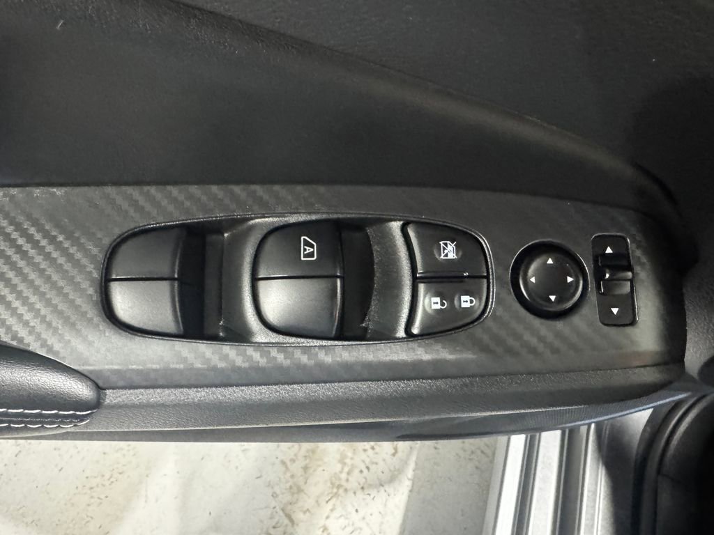 Used 2025 Nissan Altima 2.5 SV image 17