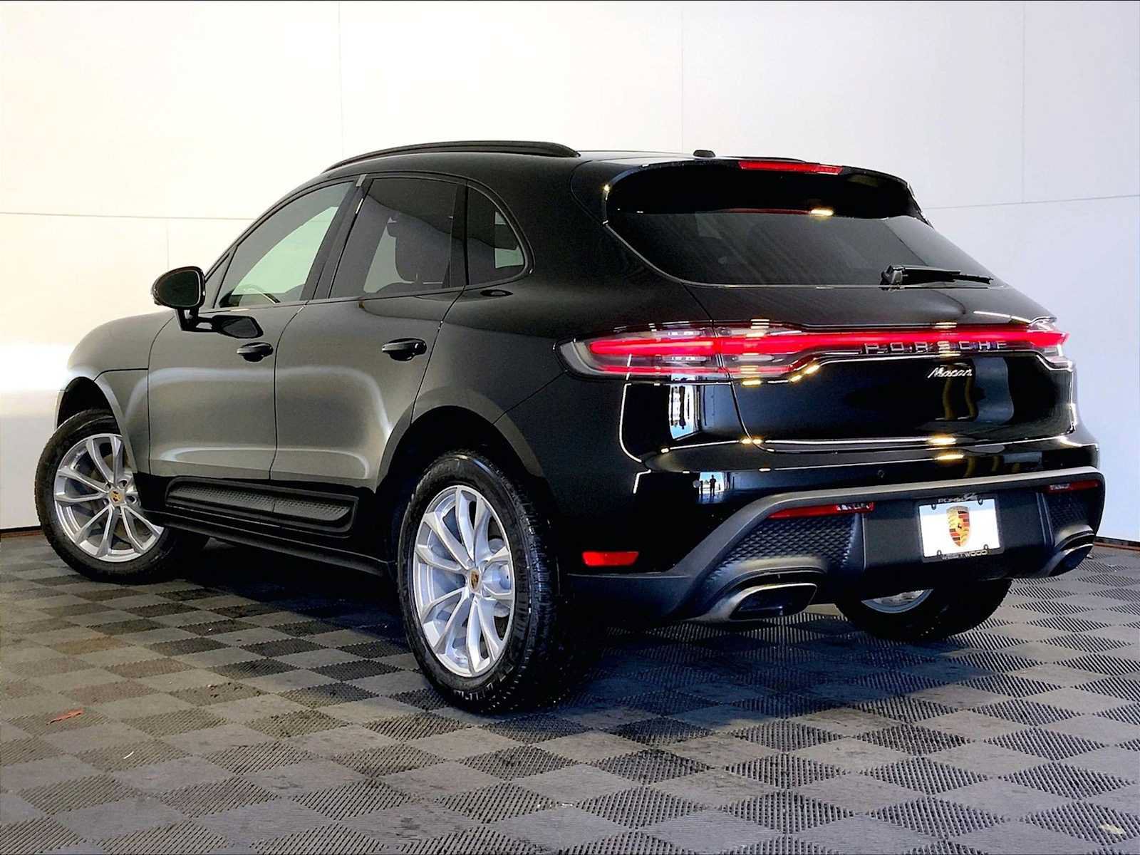 New 2026 Porsche Macan AWD/4WD image 3