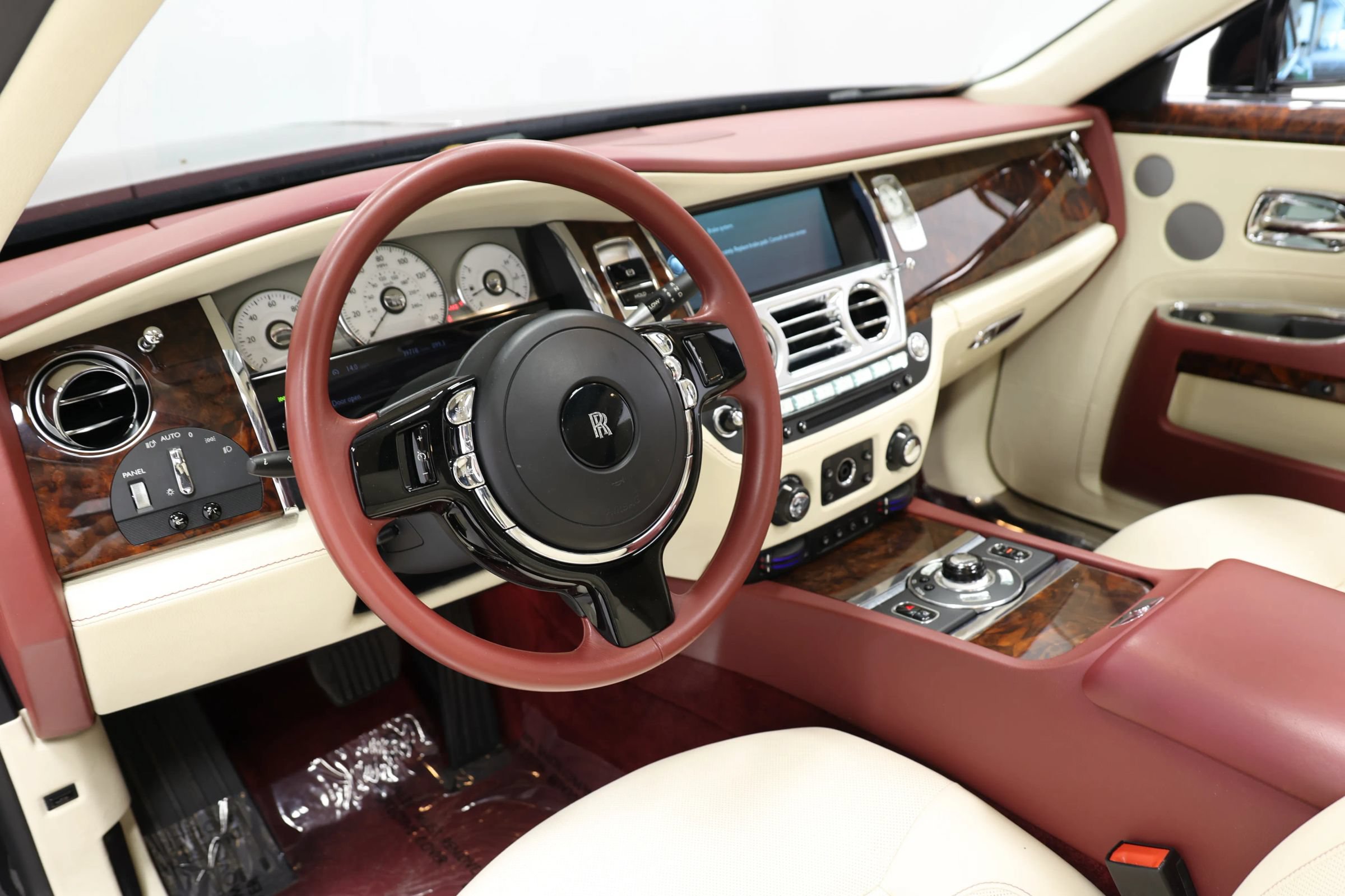 Used 2013 Rolls-Royce Ghost RWD image 23