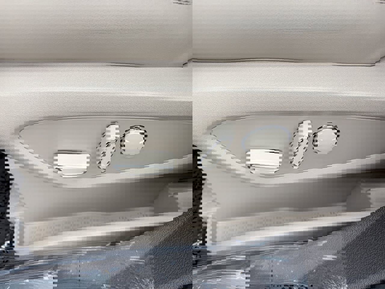 Used 2023 Lincoln Nautilus Reserve w/ Equipment Group 201A image 20