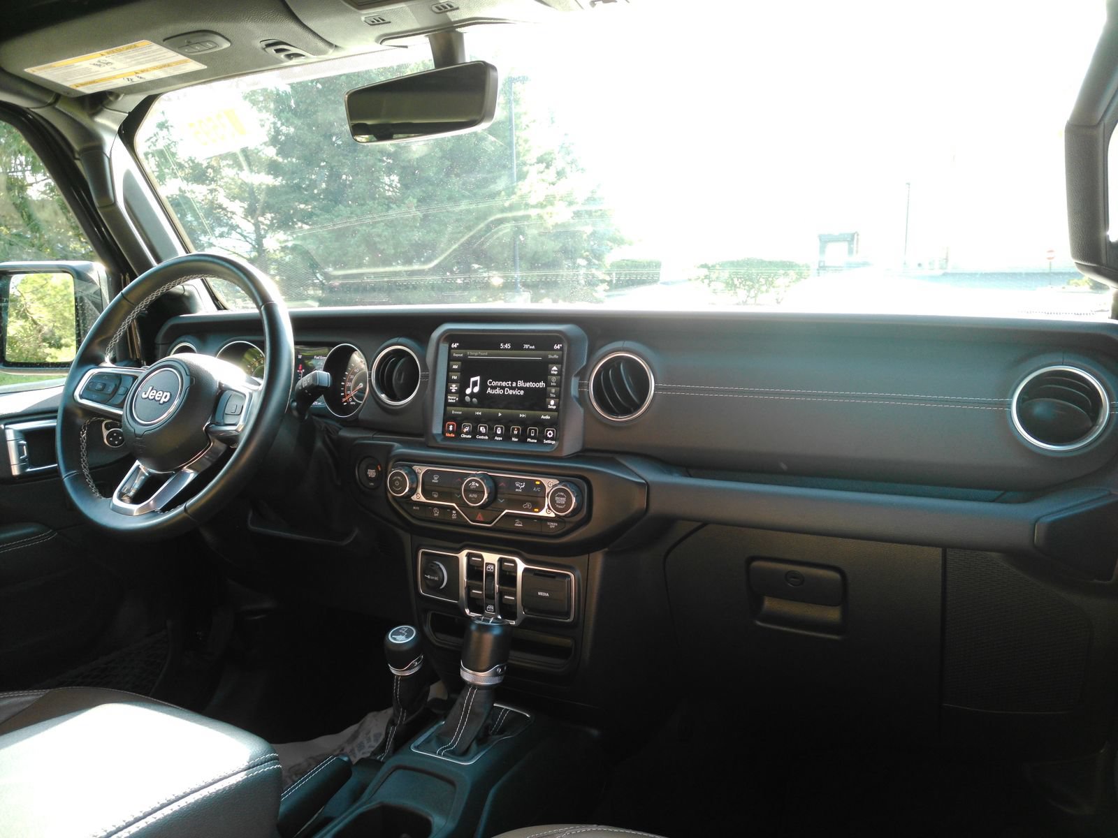Used 2022 Jeep Wrangler Unlimited Sahara w/ LED Lighting Group AWD/4WD image 16