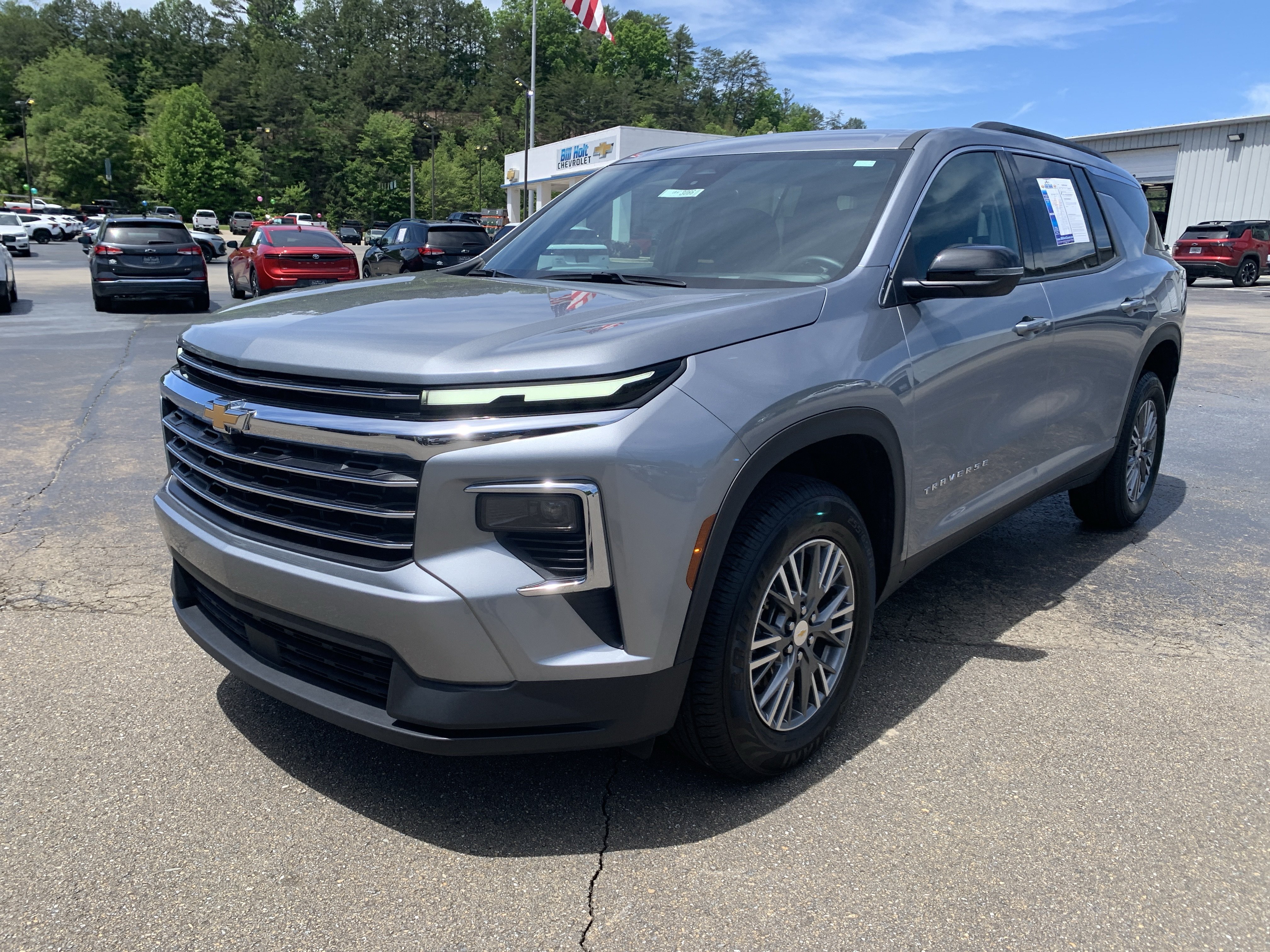 Used 2025 Chevrolet Traverse LT FWD image 15