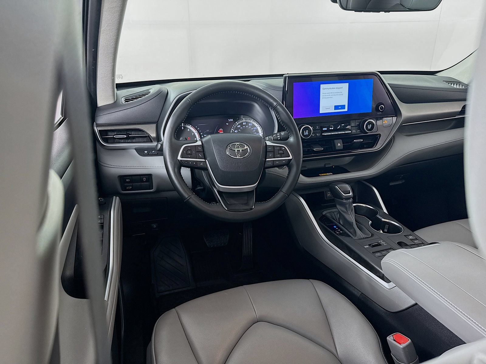 Used 2023 Toyota Highlander XLE AWD/4WD image 19