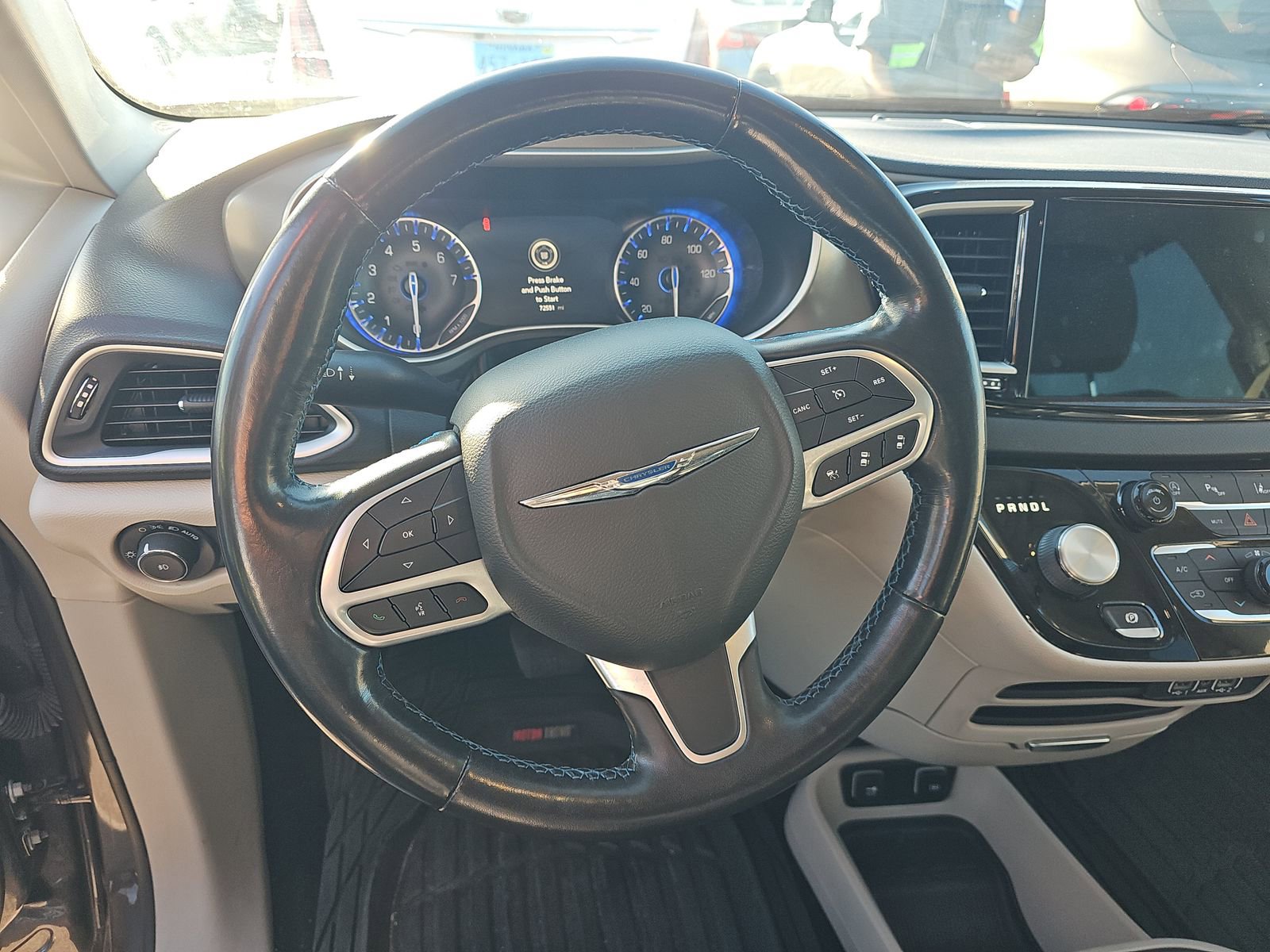 Used 2021 Chrysler Pacifica Touring-L image 14