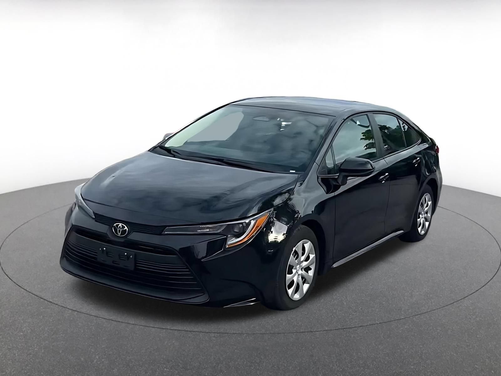 Used 2025 Toyota Corolla LE FWD image 4
