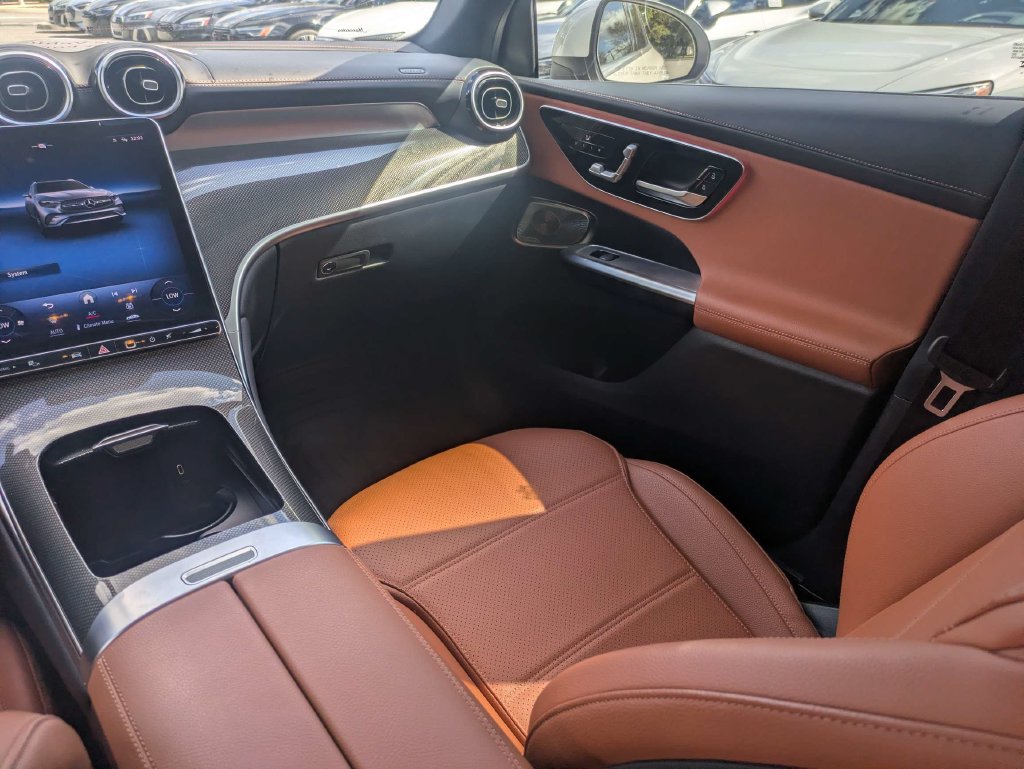 Used 2024 Mercedes-Benz GLC 300 4MATIC image 22