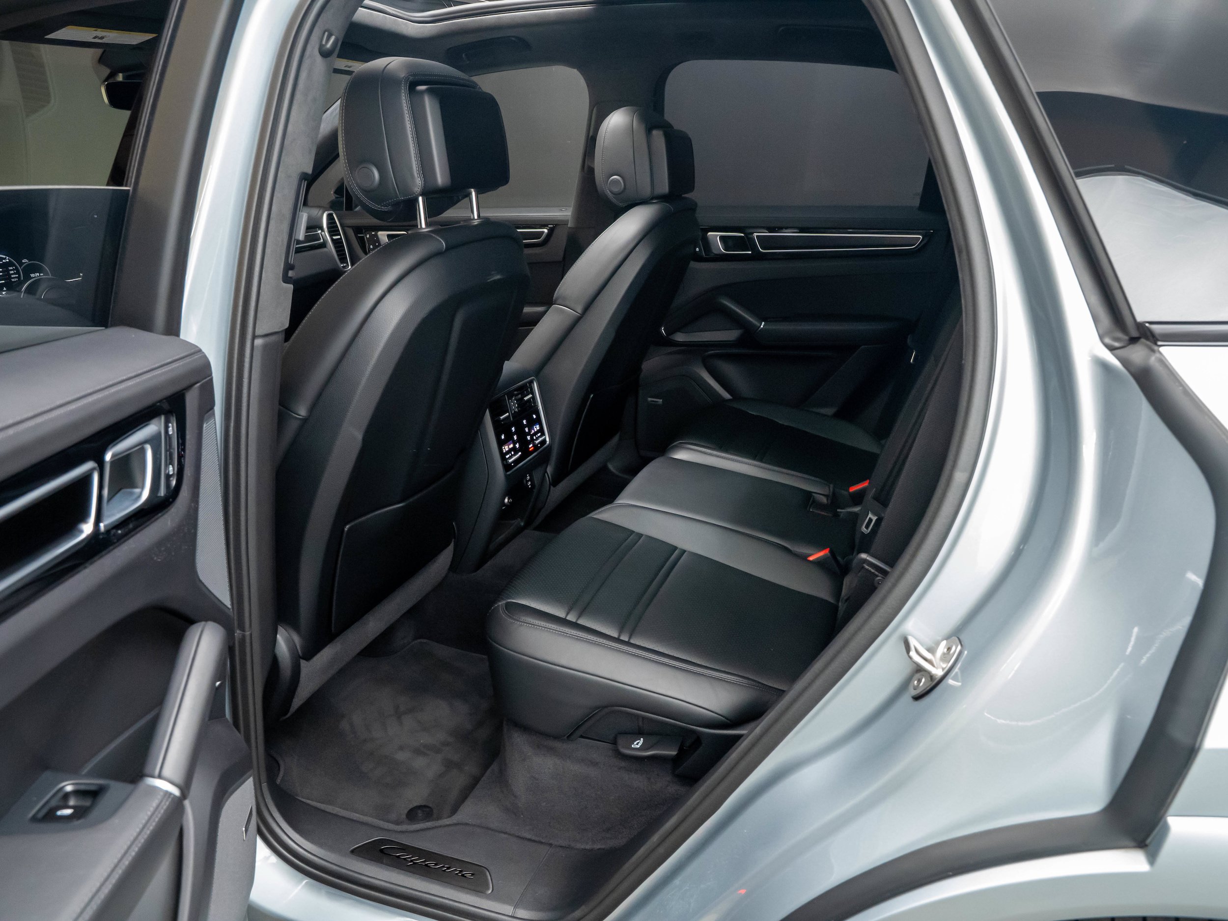 Used 2022 Porsche Cayenne GTS AWD/4WD image 37