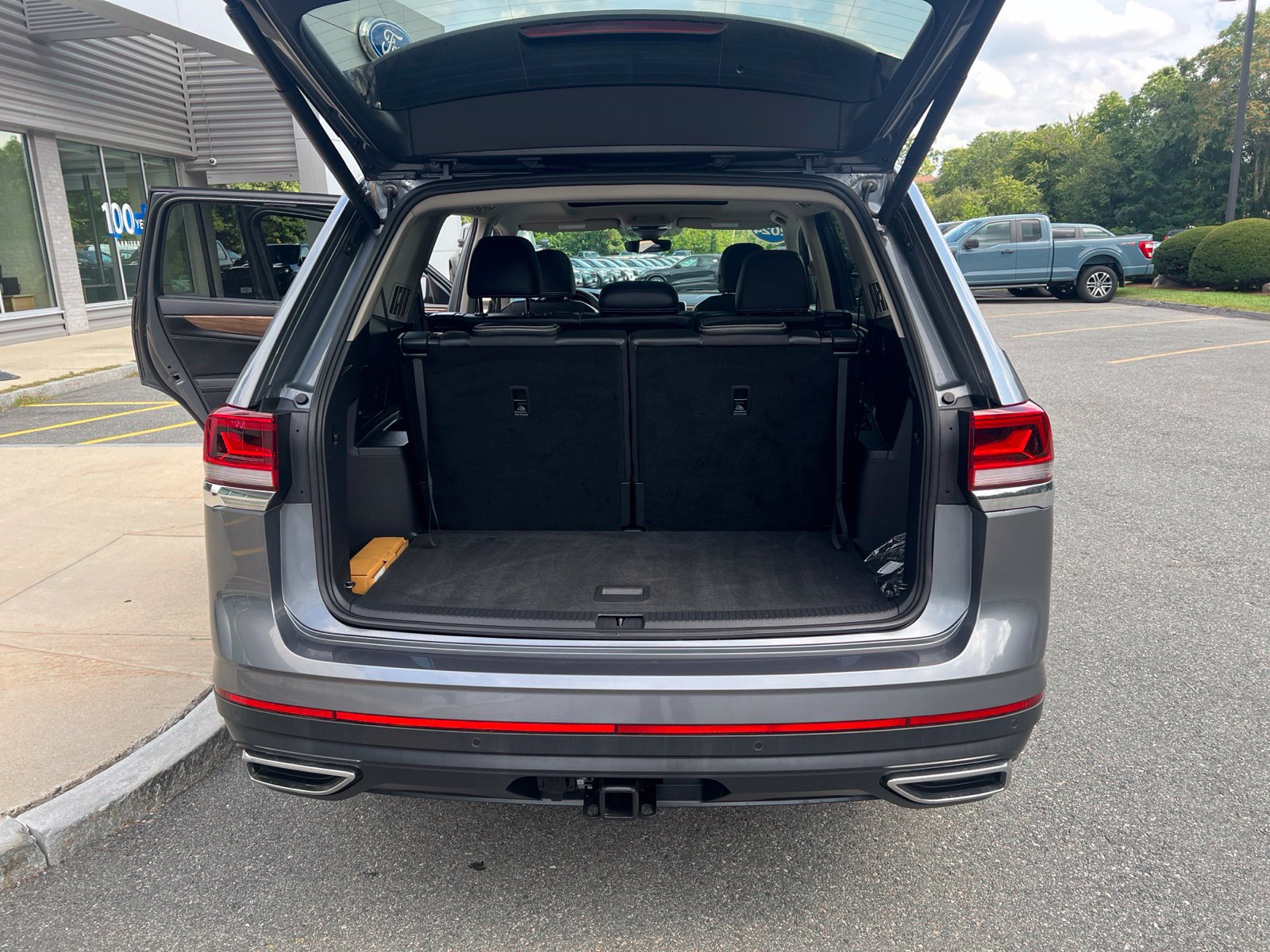 Used 2024 Volkswagen Atlas SE w/ Panoramic Sunroof Package AWD/4WD image 10