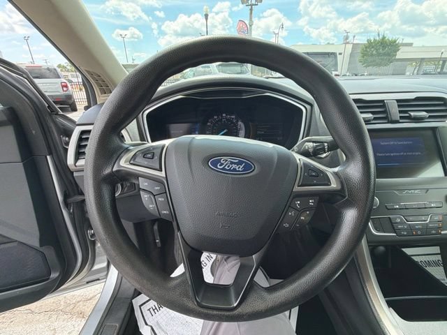 Used 2020 Ford Fusion SE FWD image 19