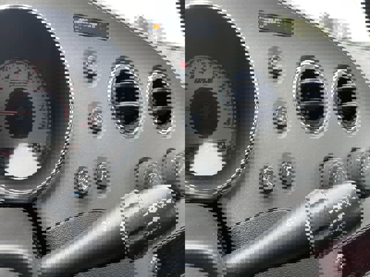 Used 2009 Pontiac Solstice Coupe w/ Premium Package RWD image 25