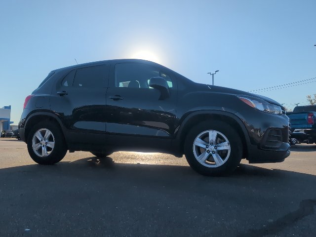 Used 2020 Chevrolet Trax LS w/ Tint and Cruise Package FWD image 9