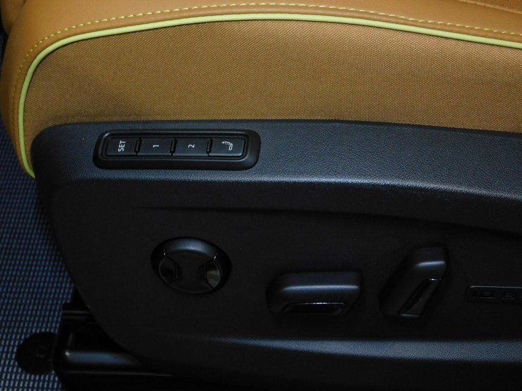 Used 2025 Volkswagen ID. Buzz 1st Edition image 35