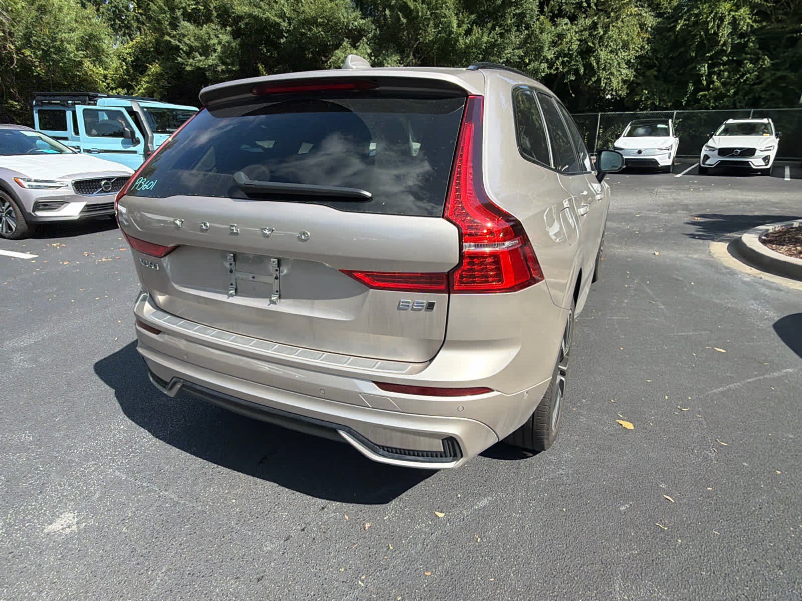 Used 2024 Volvo XC60 B5 Plus w/ Protection Package Premier AWD/4WD image 15