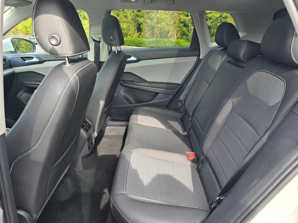 Used 2024 Volkswagen Taos SE AWD/4WD image 9