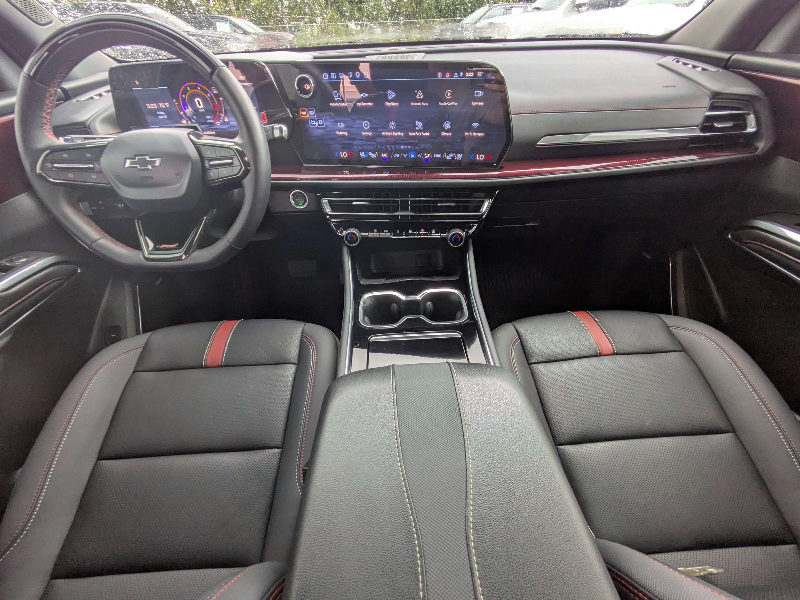 Used 2026 Chevrolet Traverse RS FWD image 13