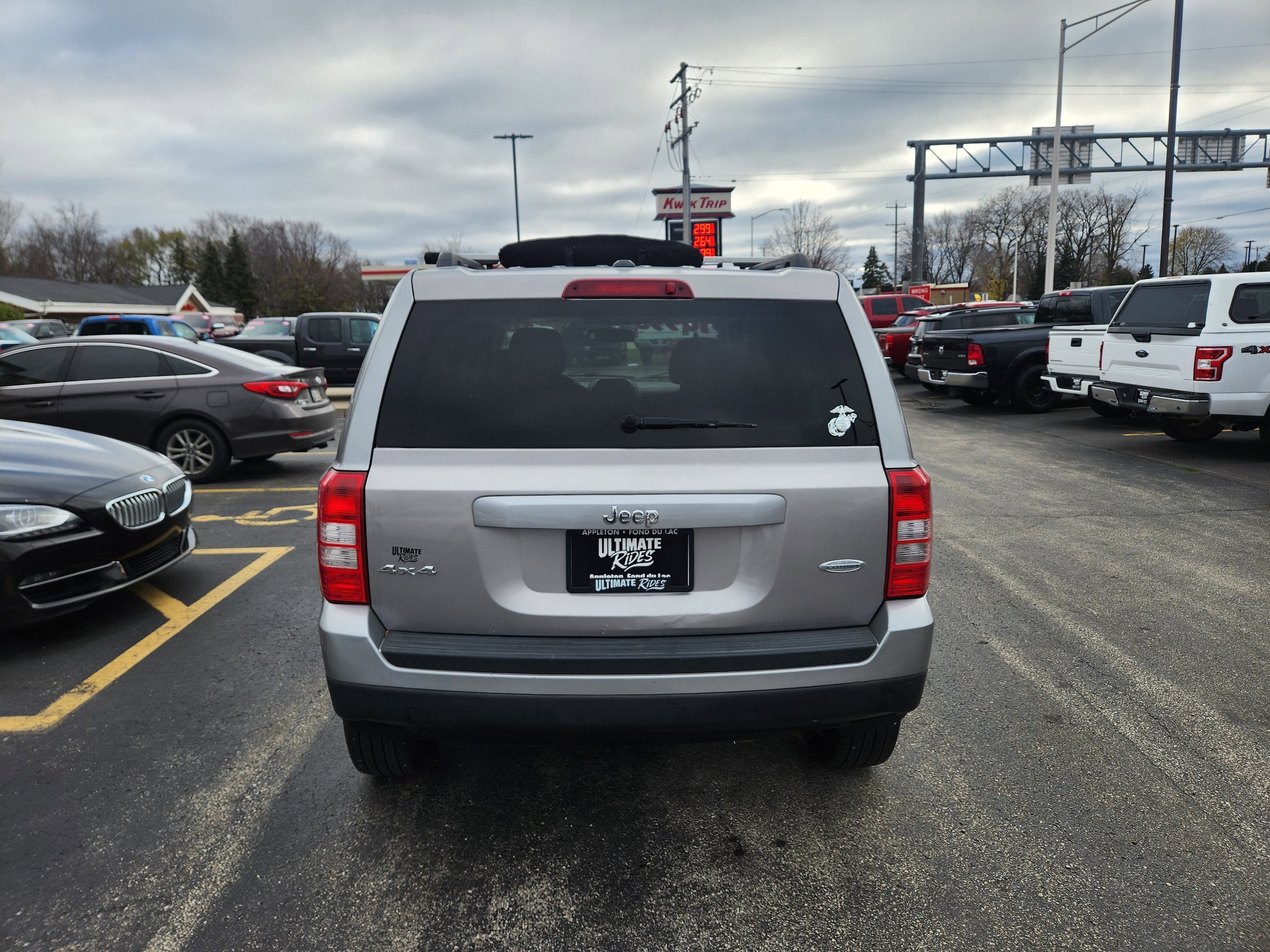 Used 2017 Jeep Patriot Latitude AWD/4WD image 9