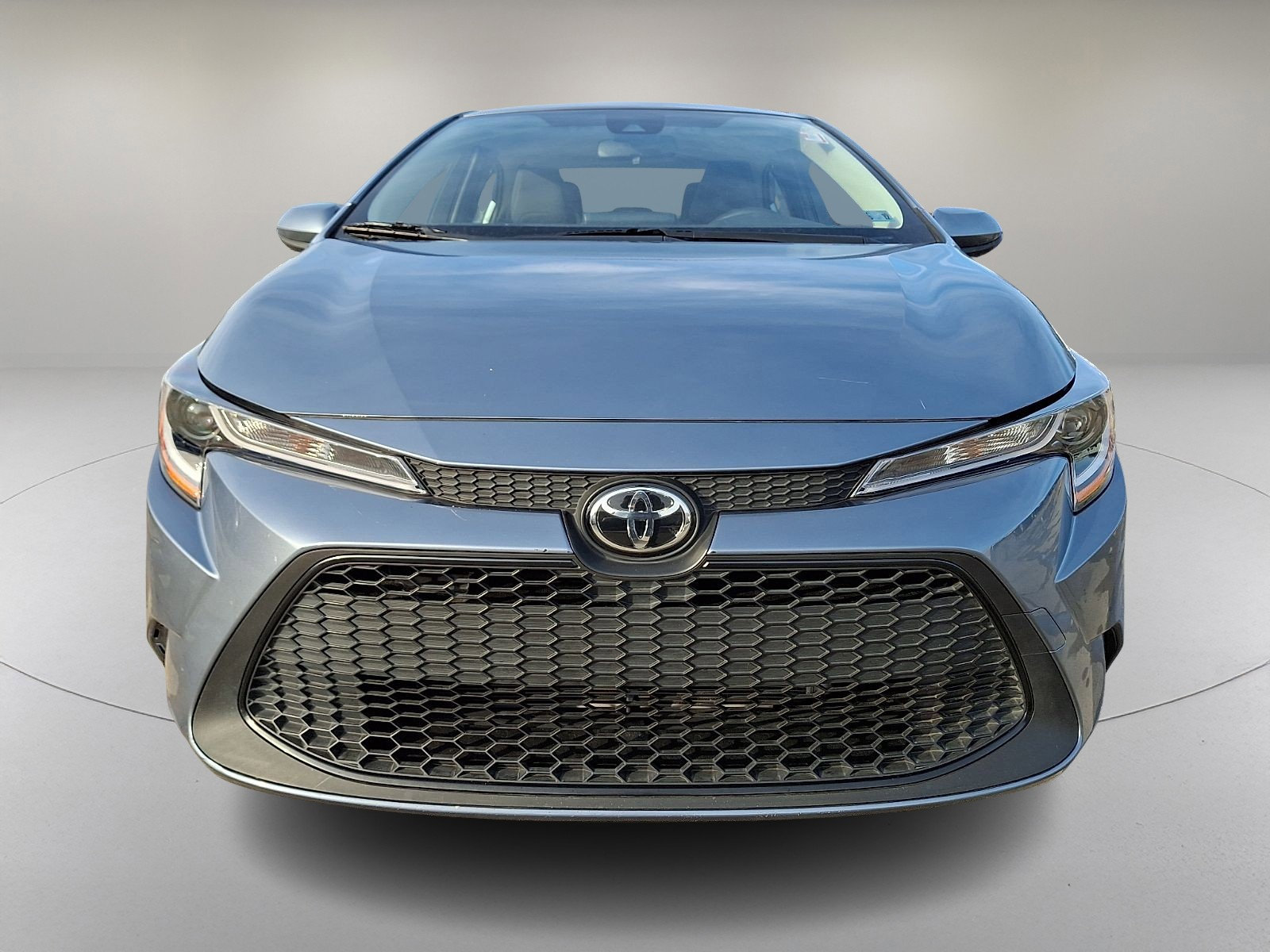 Used 2022 Toyota Corolla LE image 3