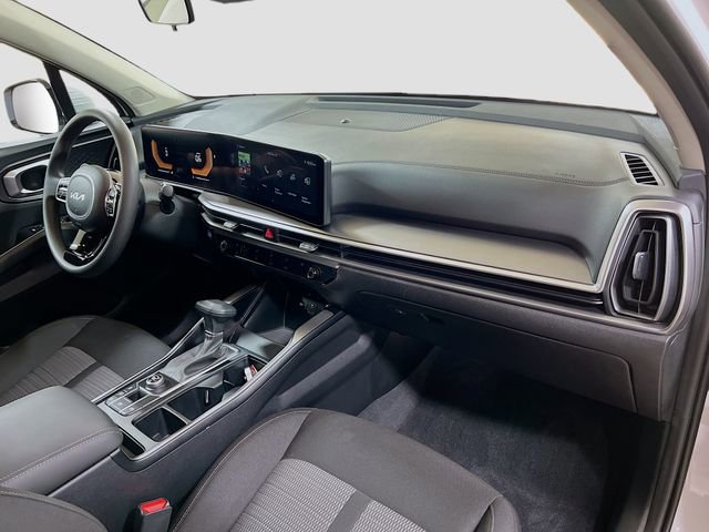 Certified 2024 Kia Sorento LX image 29