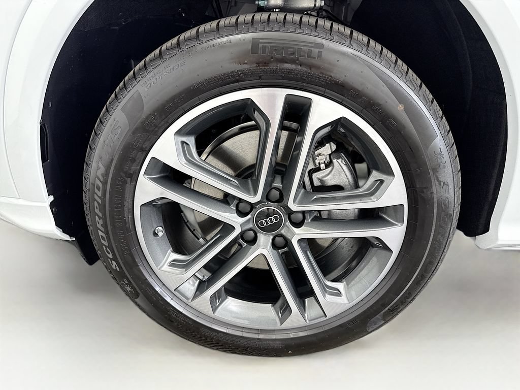 Used 2025 Audi Q5 Premium Plus w/ Premium Plus AWD/4WD image 30