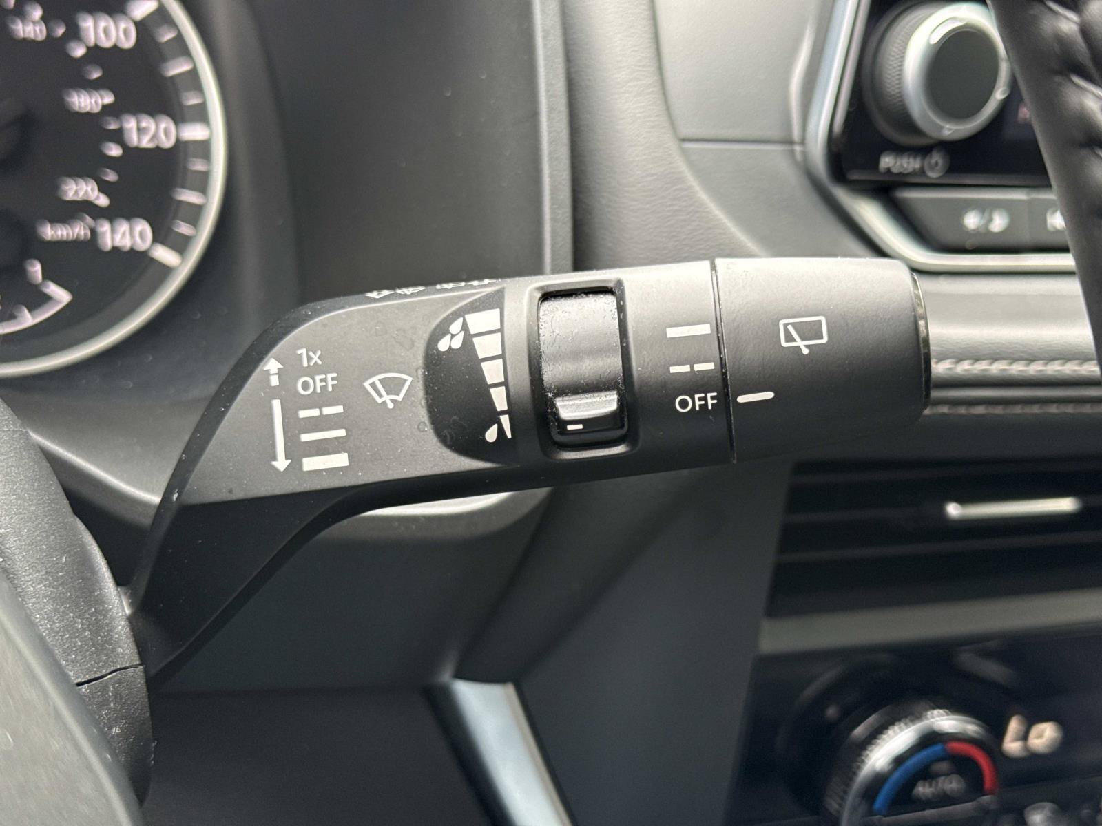 Used 2025 Nissan Rogue SV AWD/4WD image 17