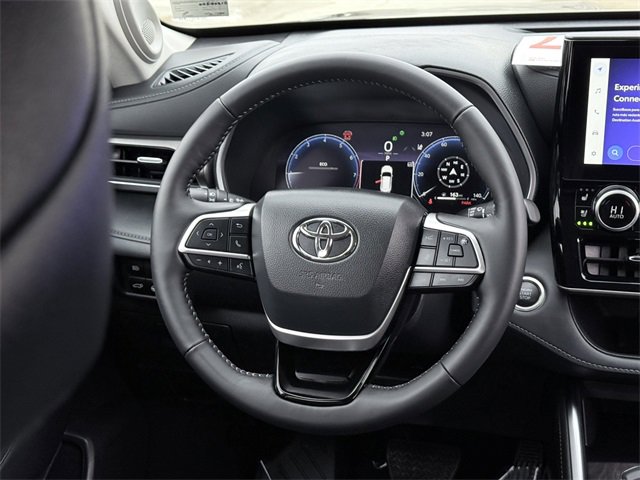 Certified 2025 Toyota Highlander Limited image 24