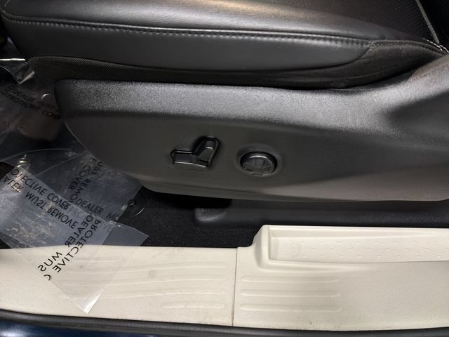 Used 2024 Chrysler Pacifica Touring-L FWD image 21